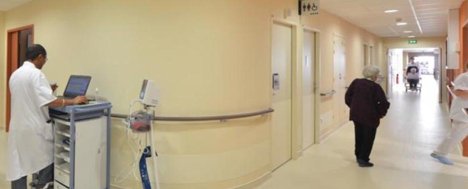 Couloir intérieur centre hospitalier de Jonzac